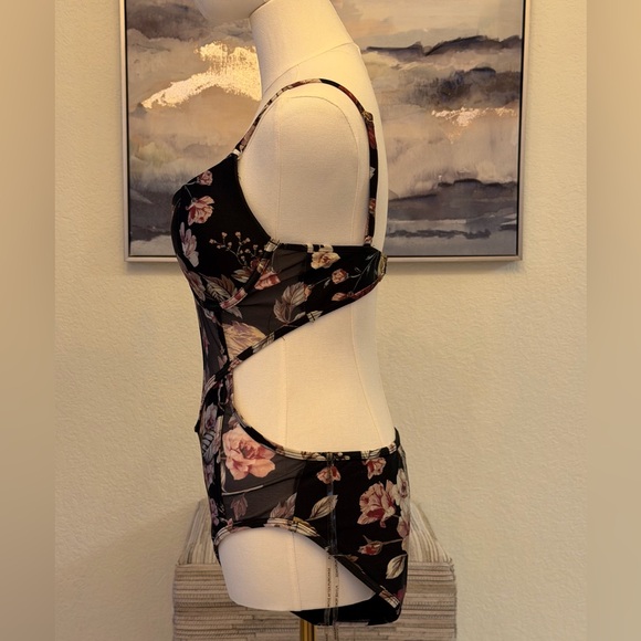 RACHEL RACHEL ROY FLORAL PRINTED MESH MONOKINI ONE-PIECE SWIMSUIT - Picture 5 of 13